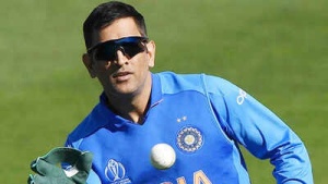 MS Dhoni Mentorship Role: Ex-Cricketer Jibes at Captain Cool's Elusive Nature Amidst BCCI Talks