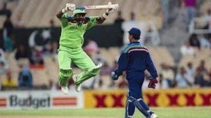 Miandad's Infamous 1992 World Cup Outburst: Watch Pakistan Legend Clash with India's More