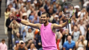 Alcaraz Dethrones Sinner: Clinches US Open Title, Reclaims World No. 1 Ranking
Hoặc:
Carlos Alcaraz Back on Top: US Open Triumph Ends Sinner's Reign, Secures No. 1 Spot