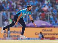 Saqib Mahmood's Knee Injury Sidelines England Pacer, Threatens Upcoming Season
