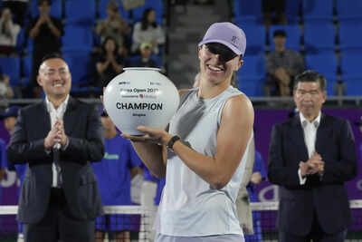 Iga Swiatek recovers from slow start to win Korea Open title
